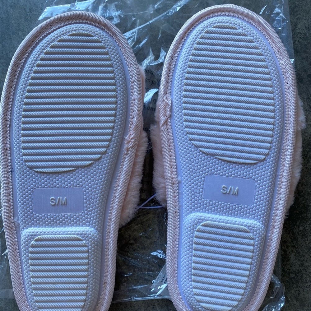 Slippers - Picture 3 of 4
